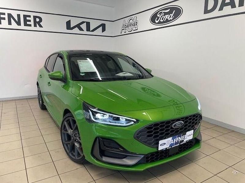 Mean green Gebraucht 2024 Ford Focus ST Limousine | 33.790 € (Fairer Preis) - Bild 1/4