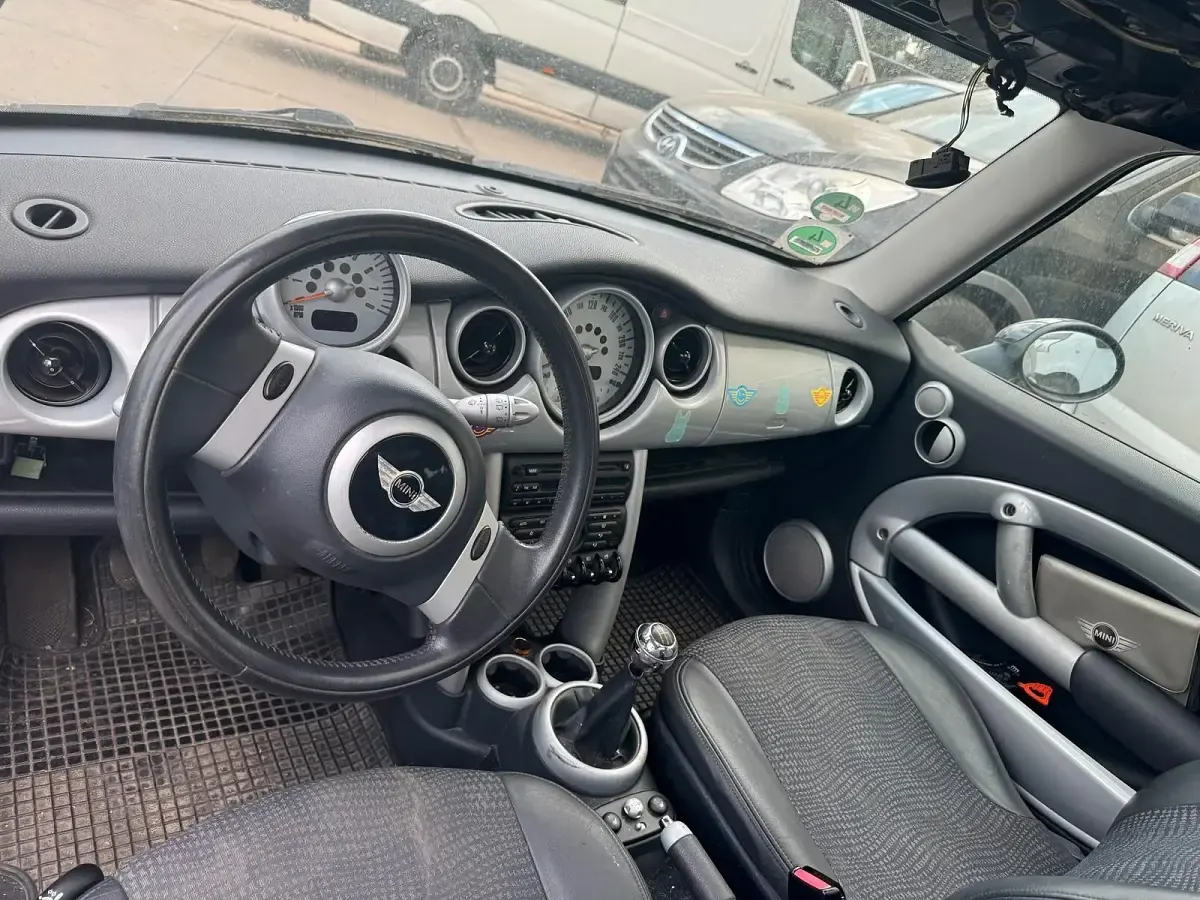 Gebraucht Mini Cooper 115 PS (84 kW) 2002 Schwarz Kleinwagen