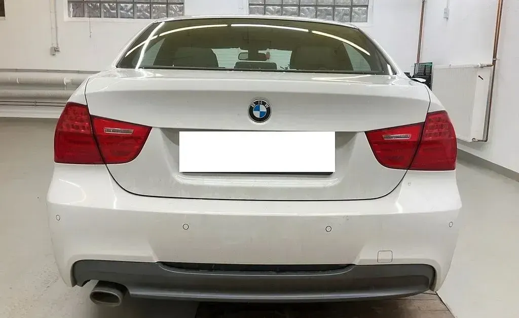 Gebraucht BMW 318 143 PS (105 kW) 2011 Weiß Limousine