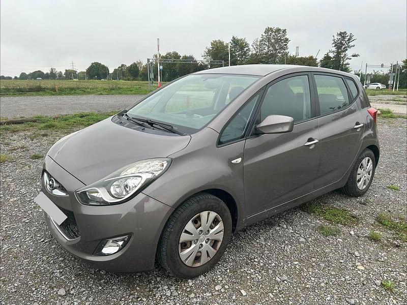 Braun Gebraucht 2014 Hyundai ix20 Van / Kleinbus | 7.800 € (Guter Preis) - Bild 1/4