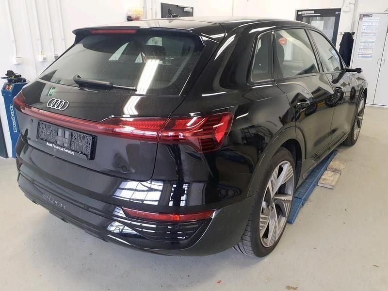 Second-hand Audi Q8 e-tron 250 kW (340 CP) 2024 Negru SUV