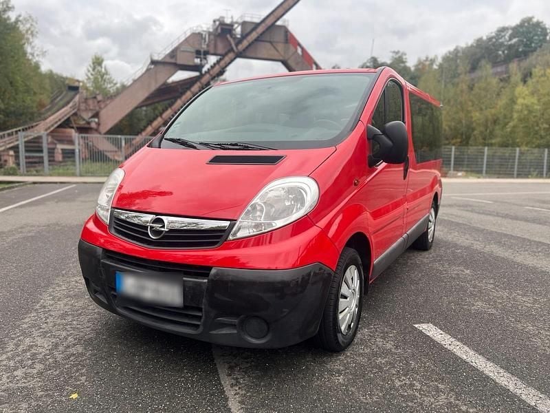Second-hand Opel Vivaro 90 CP (66 kW) 2014 Roșu Monovolum