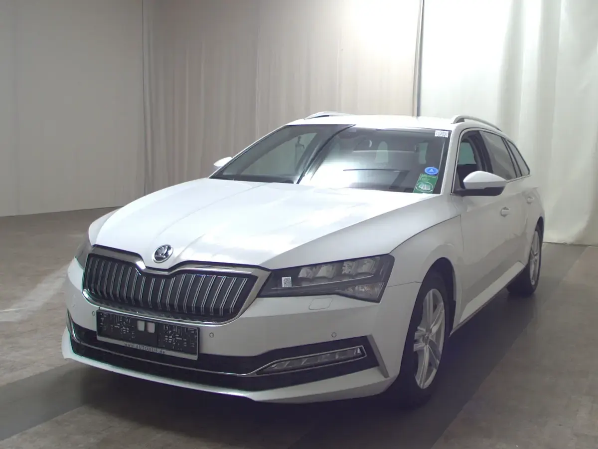 Gebraucht Skoda Superb Style 218 PS (160 kW) 2020 Weiss Kombi