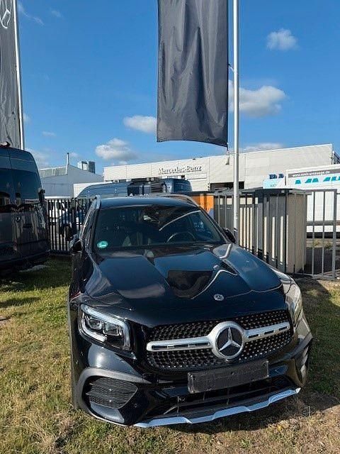 Schwarz Gebraucht 2020 Mercedes GLB200 AMG SUV | 31.999 € (Guter Preis) - Bild 1/4