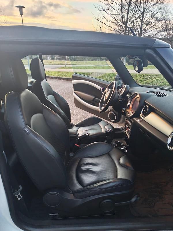 Gebraucht Mini Cooper Cabriolet 130 PS (95 kW) 2012 Grau Cabrio