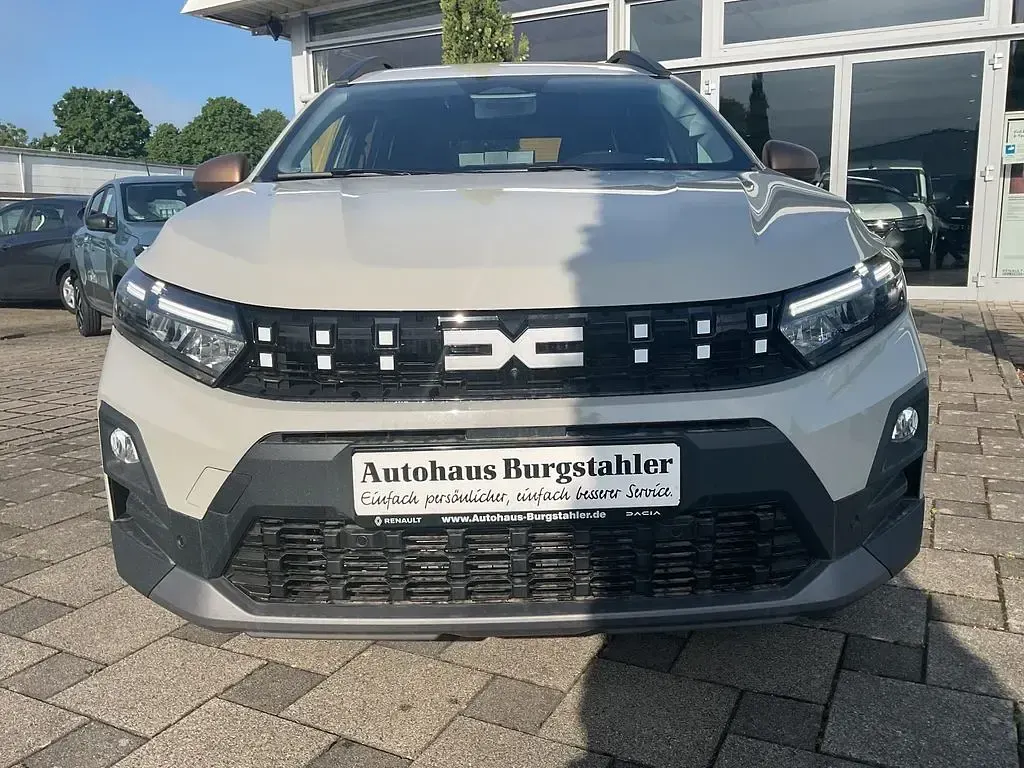 Neu Dacia Jogger Extreme 122 PS (89 kW) 2026 Braun Van / Kleinbus