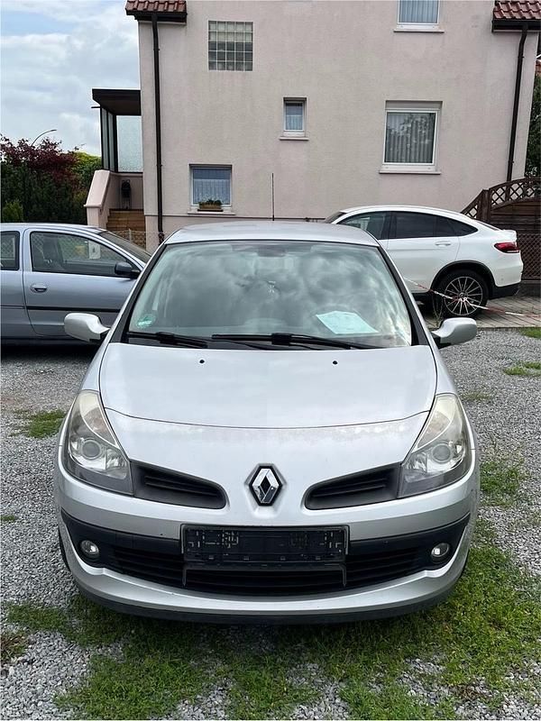 Silber Gebraucht 2006 Renault Clio II Kleinwagen | 2.650 € (Teuer) - Bild 1/4