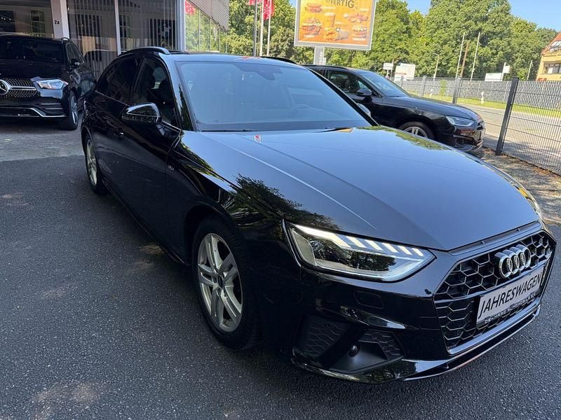 Schwarz Gebraucht 2024 Audi A4 S-Line Kombi | 37.450 € (Etwas zu teuer) - Bild 1/4