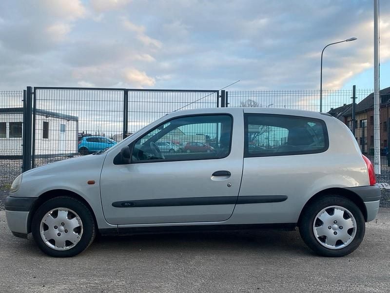 Gebraucht Renault Clio II 90 PS (66 kW) 1999 Grau Kleinwagen