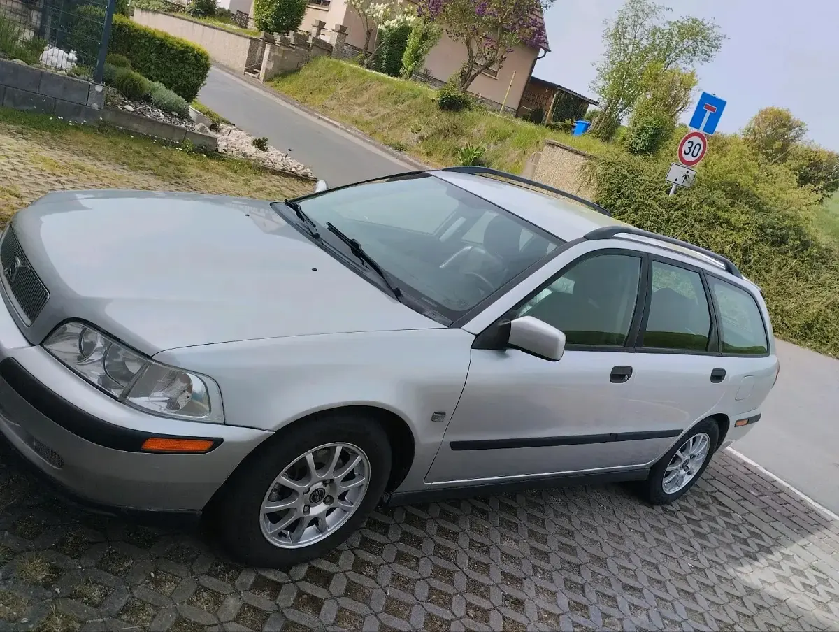 Gebraucht Volvo V40 122 PS (89 kW) 2002 Silber Kombi