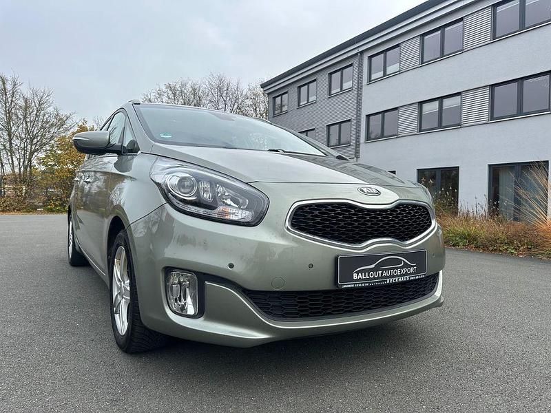 Grau Gebraucht 2016 Kia Carens Van / Kleinbus | 7.999 € (Guter Preis) - Bild 1/4