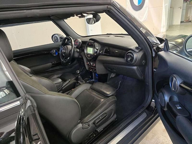 Gebraucht Mini One Cabriolet Pepper 102 PS (75 kW) 2017 Midnight black metallic Cabrio