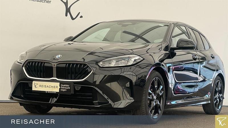 Saphirschwarz Gebraucht 2024 BMW 120 Shadowline Kleinwagen | 37.349 € (Fairer Preis) - Bild 1/4