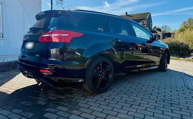 Używany Ford Focus ST-Line 150 KM (110 kW) 2017 Czarny Kombi