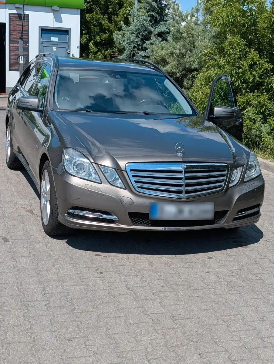 Gebraucht Mercedes E250 204 PS (150 kW) 2012 Braun Kombi