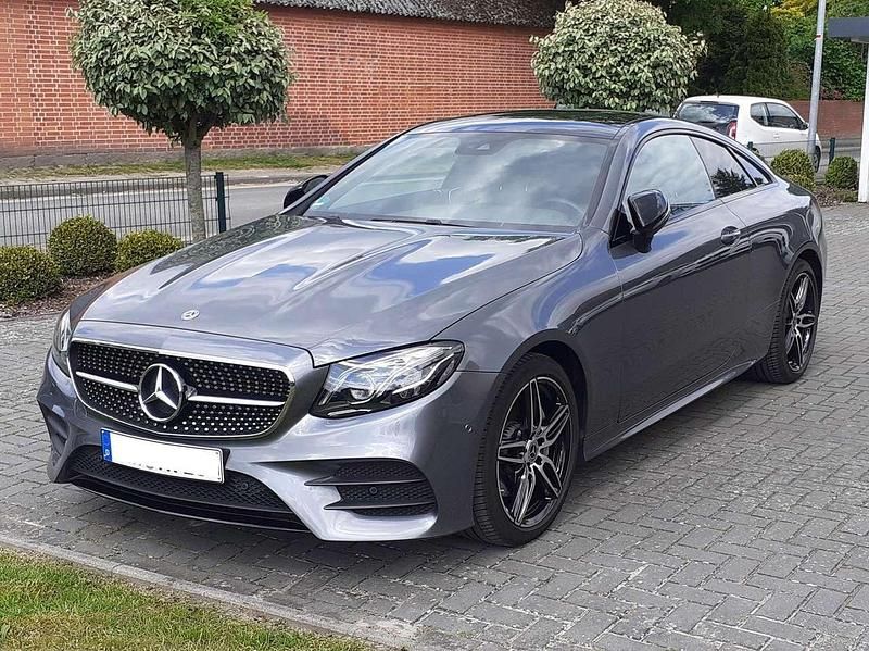 Grau Gebraucht 2020 Mercedes E200 AMG line Coupé | 36.500 € (Fairer Preis) - Bild 1/4