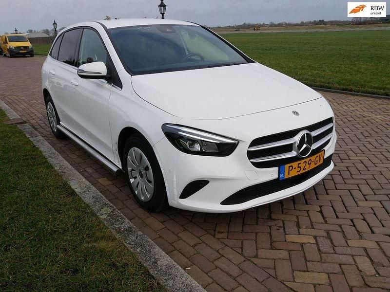 Gebraucht Mercedes B200 150 PS (110 kW) 2022 Weiß Van / Kleinbus