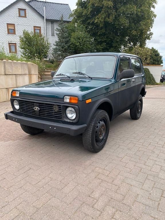 Grün Gebraucht 2011 Lada niva SUV | 5.950 € (Guter Preis) - Bild 1/4
