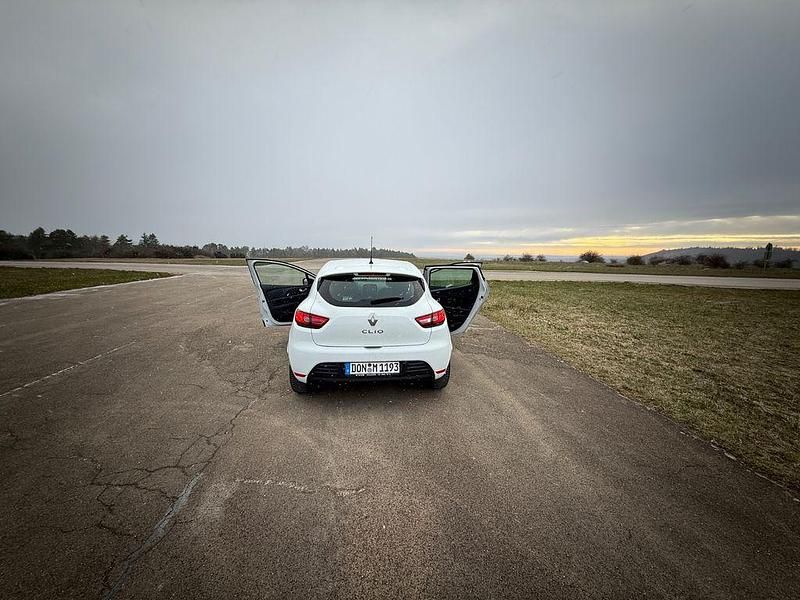 Gebraucht Renault Clio IV LIMITED 76 PS (55 kW) 2019 Weiß Limousine