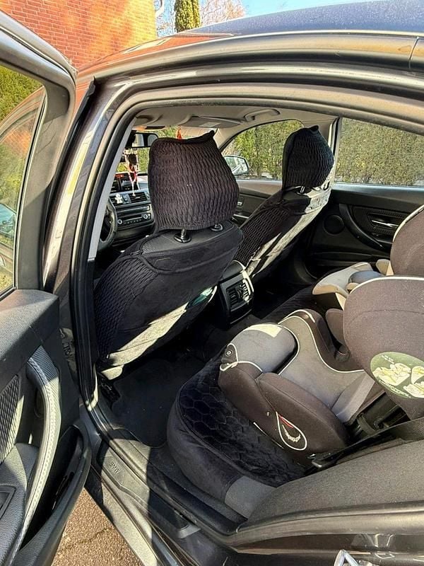 Gebraucht BMW 318 143 PS (105 kW) 2012 Grau Limousine