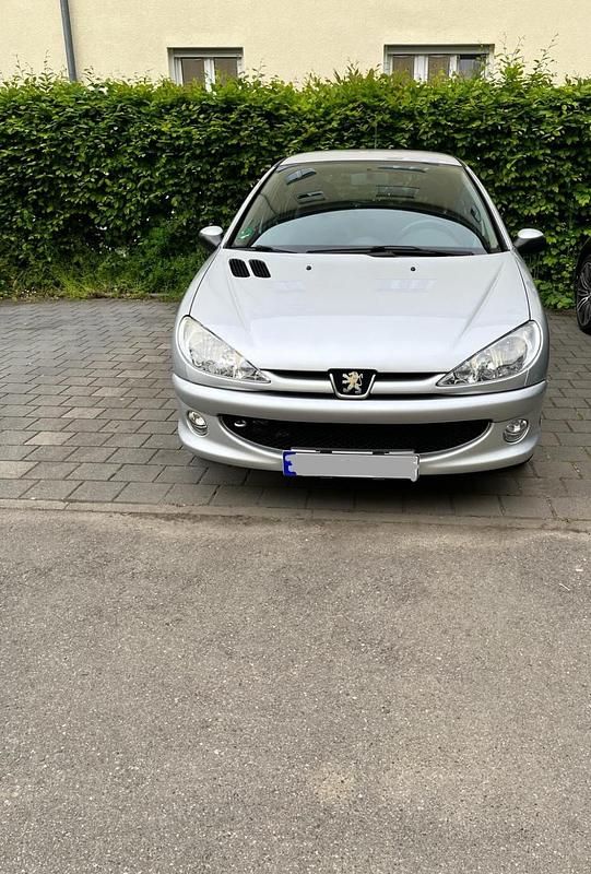 Gebraucht Peugeot 206 75 PS (55 kW) 2009 Silber Kleinwagen