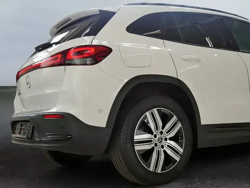 Second-hand Mercedes EQA250 Progressive 139 kW (190 CP) 2023 Alb SUV