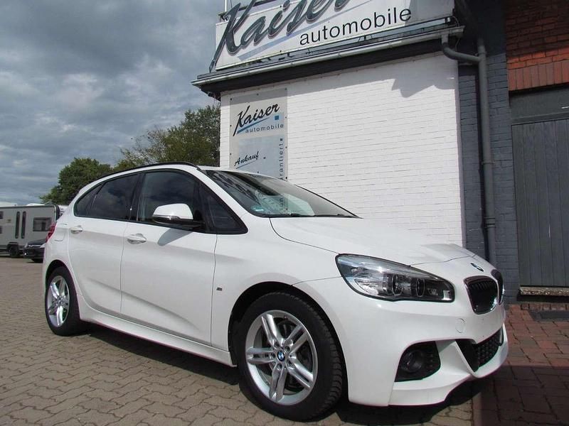 Weiß Gebraucht 2015 BMW 220 Active Tourer M Sport Van / Kleinbus | 14.950 € (Fairer Preis) - Bild 1/4