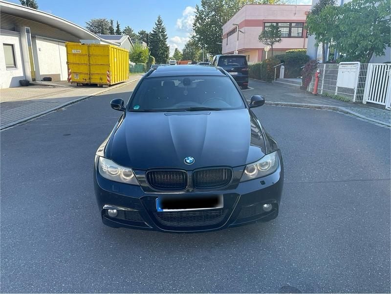 Schwarz Gebraucht 2011 BMW 320 M Sport Kombi | 4.200 € (Superpreis) - Bild 1/4