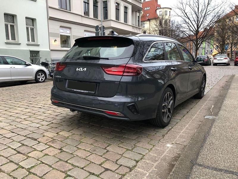 Gebraucht Kia Ceed 136 PS (100 kW) 2023 Grau Kleinwagen