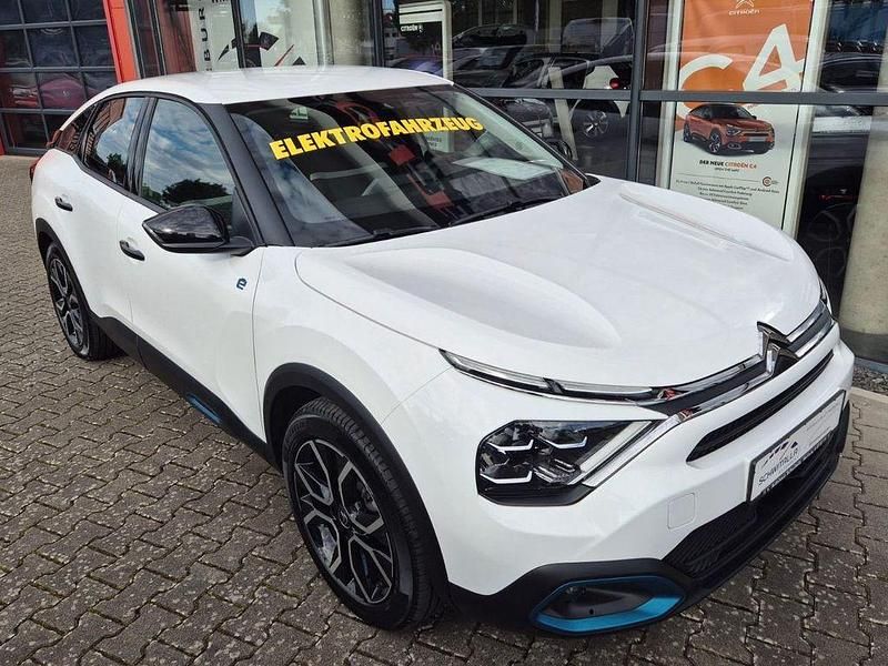Weiß Gebraucht 2022 Citroën e-C4 Feel Limousine | 21.990 € (Etwas zu teuer) - Bild 1/4