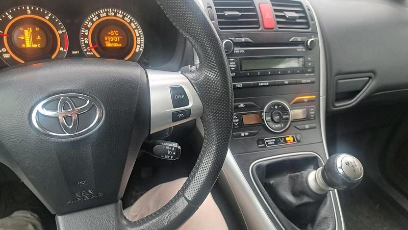 Gebraucht Toyota Auris 126 PS (92 kW) 2010 Grau Limousine