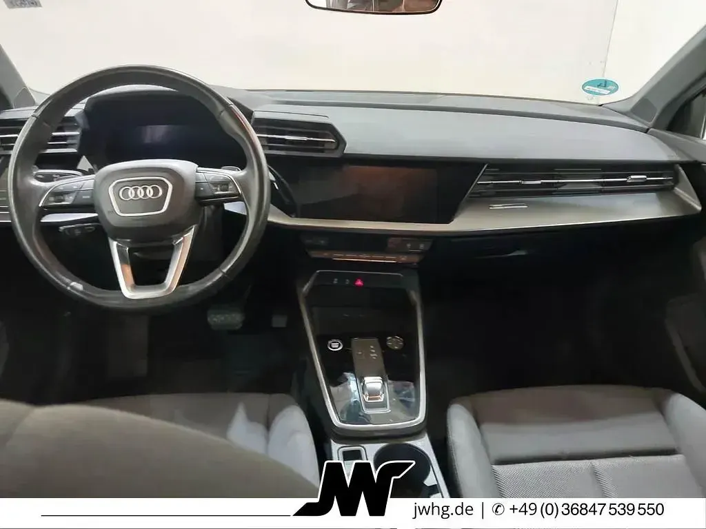 Gebraucht Audi A3 Sport 116 PS (85 kW) 2023 Florettsilber metallic Limousine