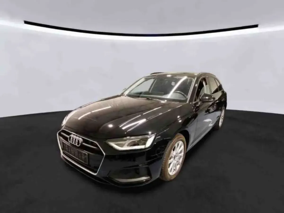Gebraucht Audi A4 Basis 150 PS (110 kW) 2022 Mythosschwarz metallic Kombi