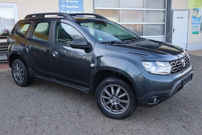 Grau Gebraucht 2018 Dacia Duster Comfort SUV | 11.900 € (Fairer Preis) - Bild 1/4