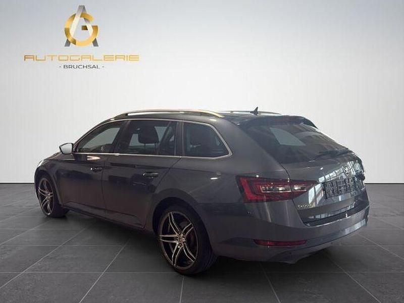 Grau Gebraucht 2016 Skoda Superb Style Kombi | 16.666 € (Guter Preis) - Bild 1/4