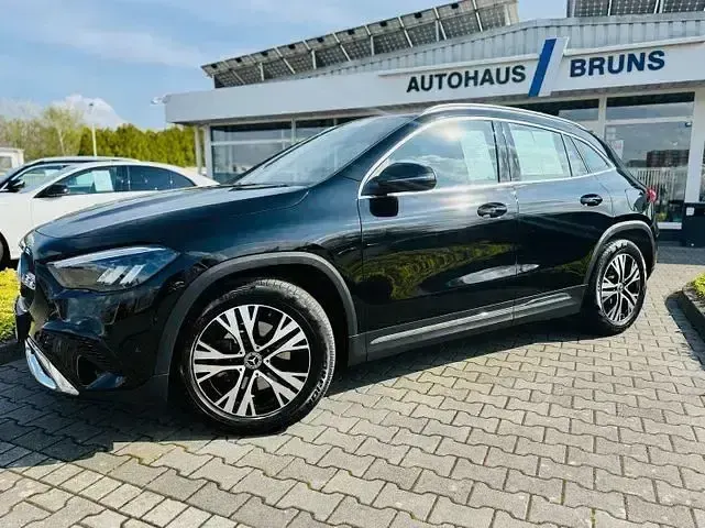 Gebraucht Mercedes GLA200 Progressive 150 PS (110 kW) 2024 Nachtschwarz SUV