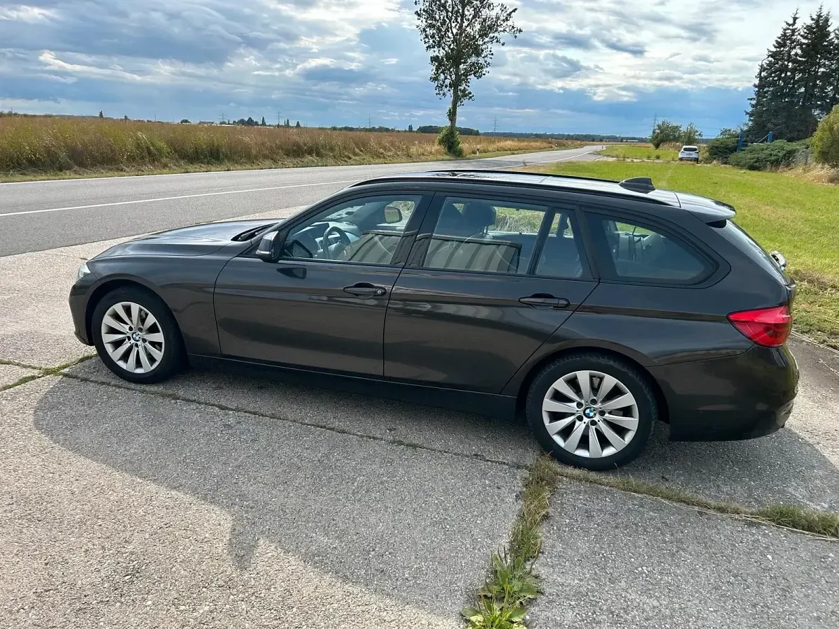 Gebraucht BMW 330 Sport Line 258 PS (189 kW) 2016 Schwarz Kombi