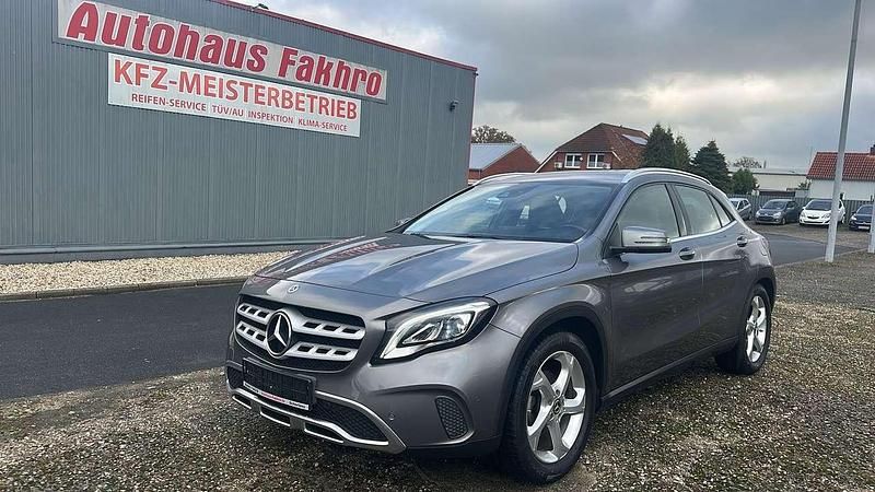 Mountaingrau Gebraucht 2019 Mercedes GLA180 SUV | 17.950 € (Fairer Preis) - Bild 1/3