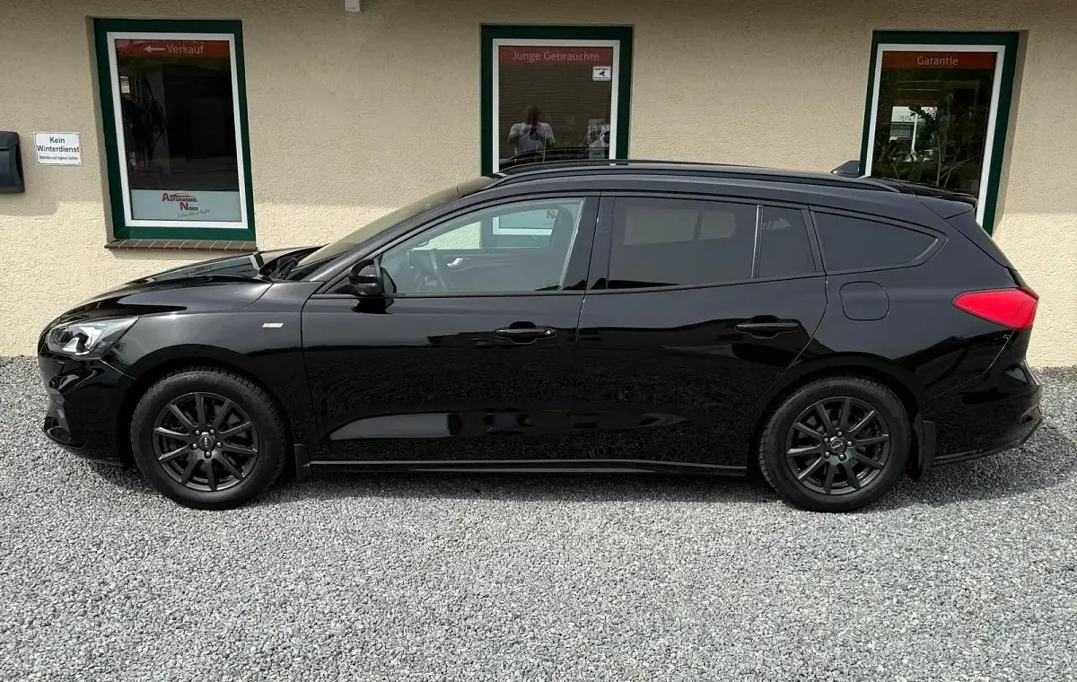 Używany Ford Focus ST-Line 125 KM (91 kW) 2020 Czarny Kombi