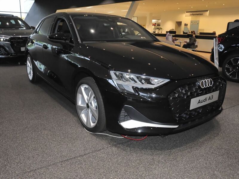 Gebraucht Audi A3 Sportback Advanced Plus 150 PS (110 kW) 2025 Schwarz Kleinwagen