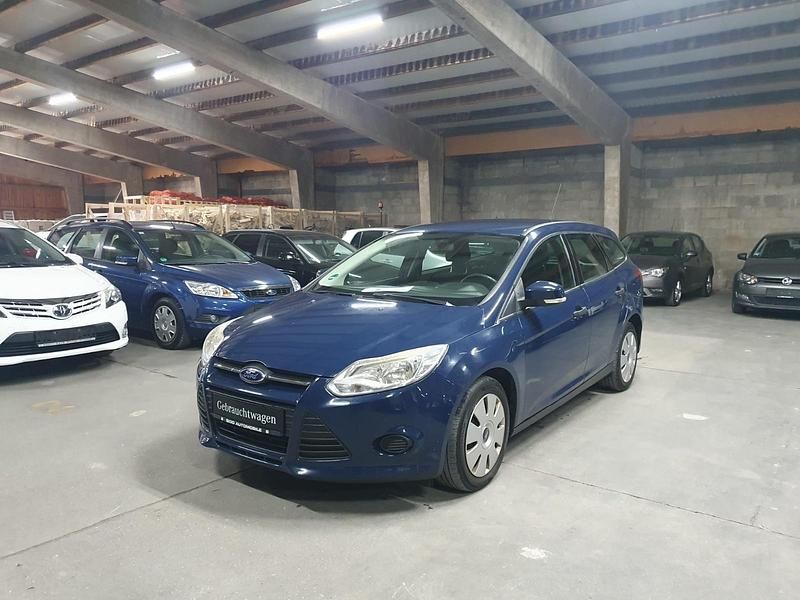 Blau Gebraucht 2014 Ford Focus Ambiente Kombi | 2.890 € (Superpreis) - Bild 1/4