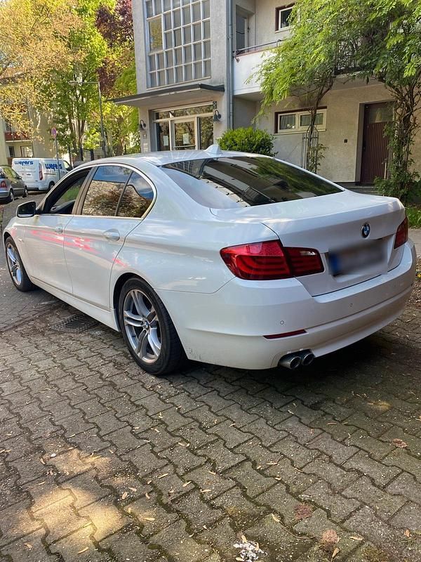 Gebraucht BMW 530 M Sport 258 PS (189 kW) 2011 Weiß Limousine