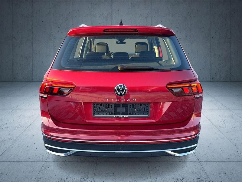 Gebraucht VW Tiguan Elegance 150 PS (110 kW) 2023 Kings red metallic SUV