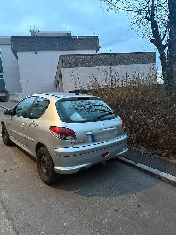 Gebraucht Peugeot 206 88 PS (64 kW) 2004 Silber Coupé