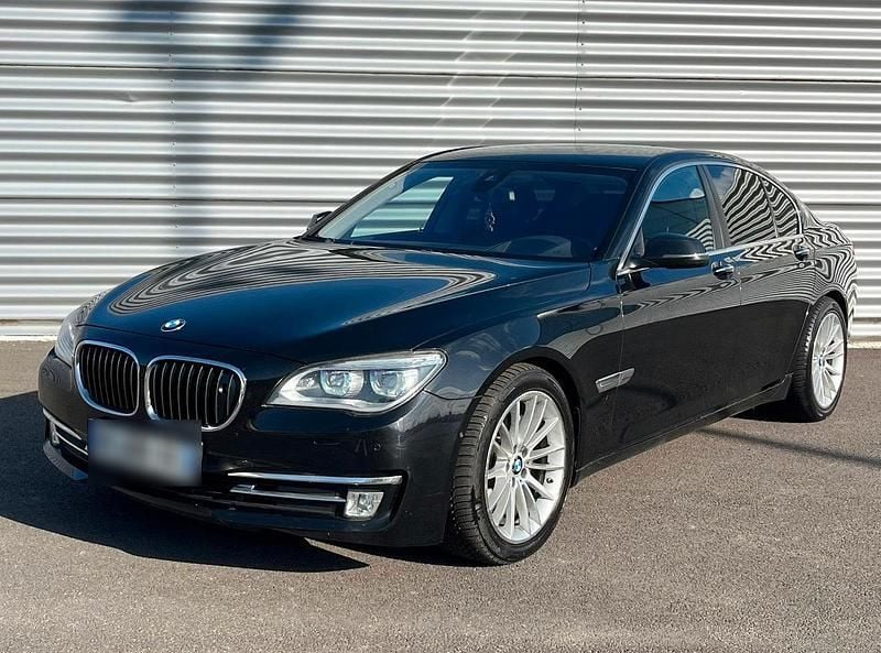 Usata BMW 750 450 CV (330 kW) 2013 Andere farben Berlina