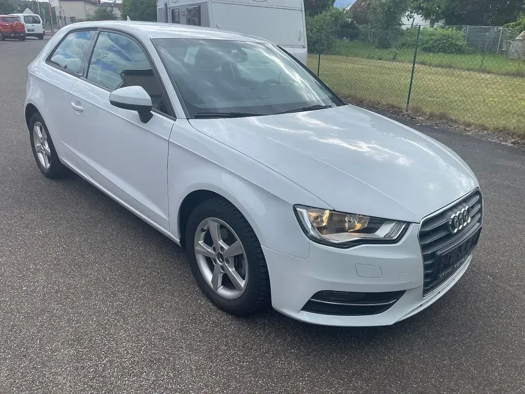 Gebraucht Audi A3 Attraction 105 PS (77 kW) 2014 Weiß Kleinwagen