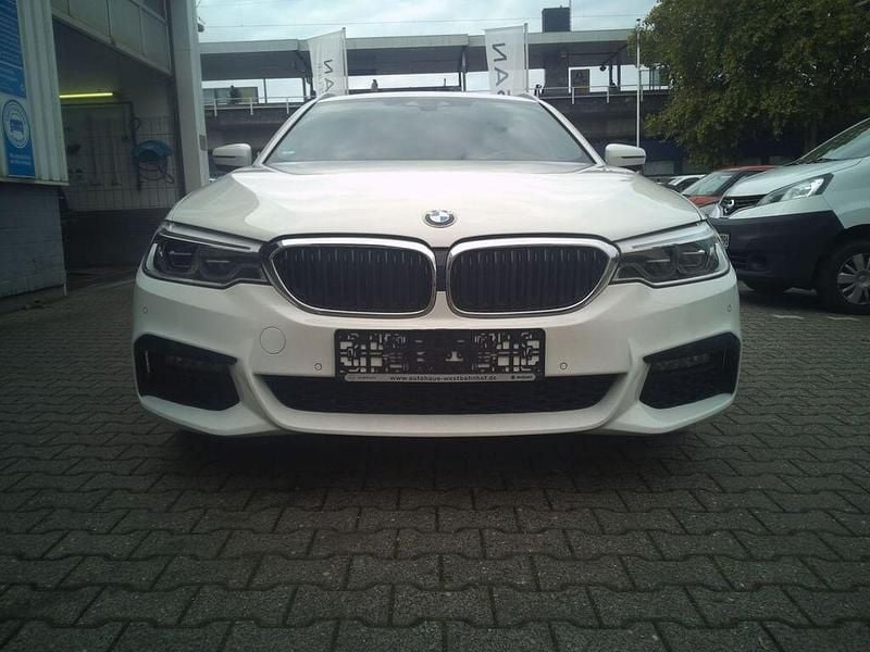 Weiß Gebraucht 2018 BMW 520 M Sport Kombi | 26.890 € (Etwas zu teuer) - Bild 1/4