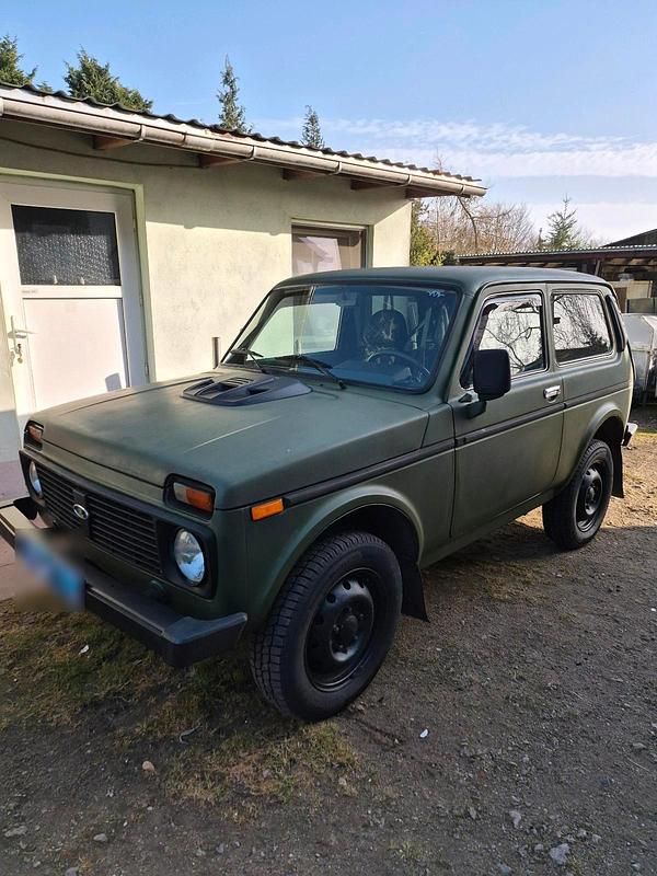 Second-hand Lada Urban 86 CP (63 kW) 2009 Verde SUV