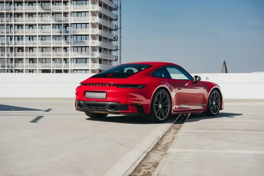 Usata Porsche 992 385 CV (283 kW) 2023 Rosso
