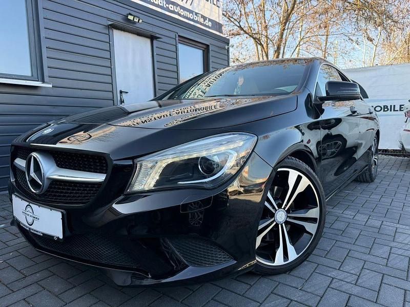 Gebraucht Mercedes CLA200 Urban 156 PS (114 kW) 2013 Schwarz Limousine